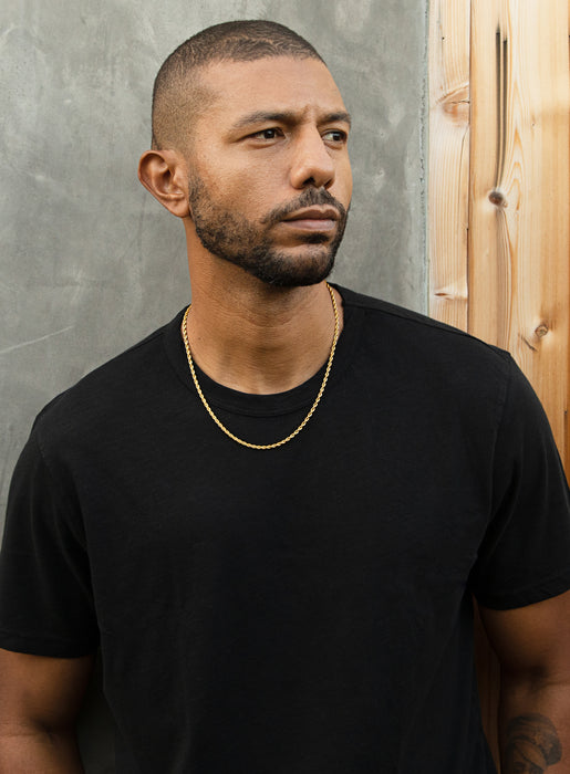 Men wearing deals gold necklaces